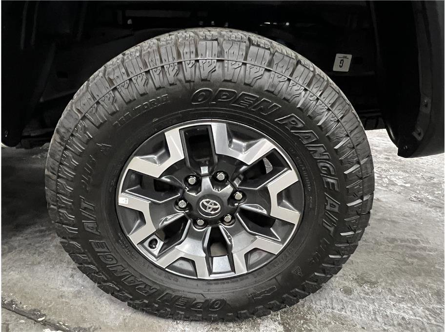 Used 2022 Toyota Tacoma TRD Off-Road image 9