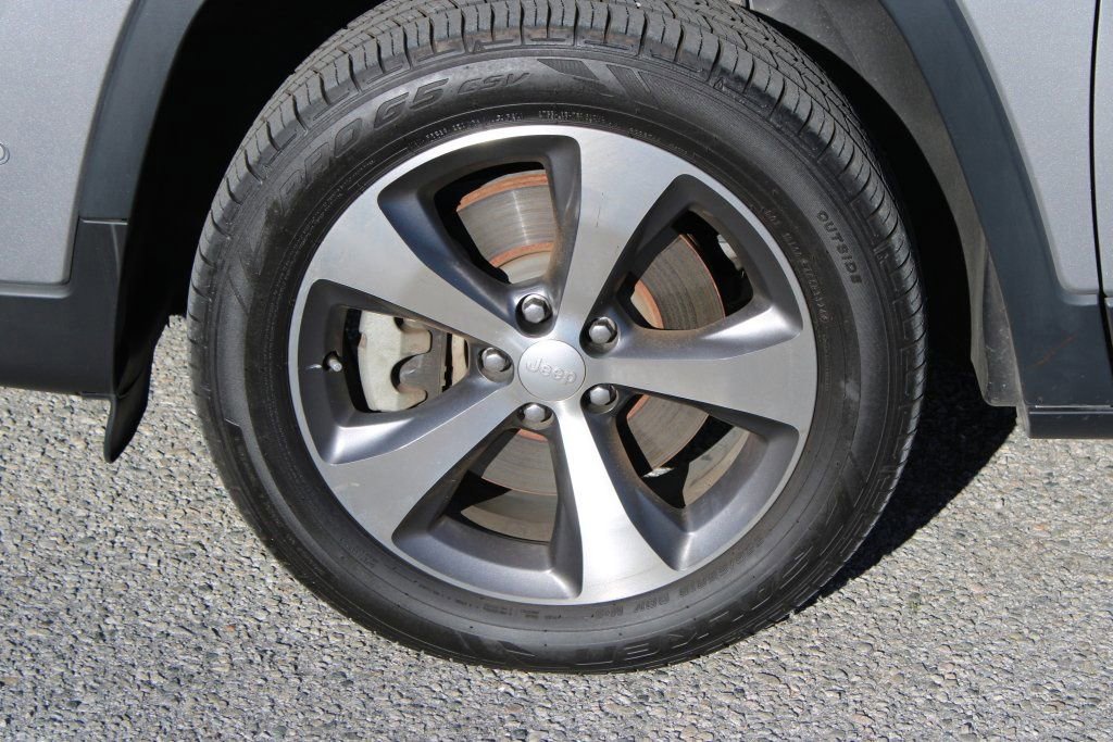Used 2021 Jeep Cherokee Limited image 8