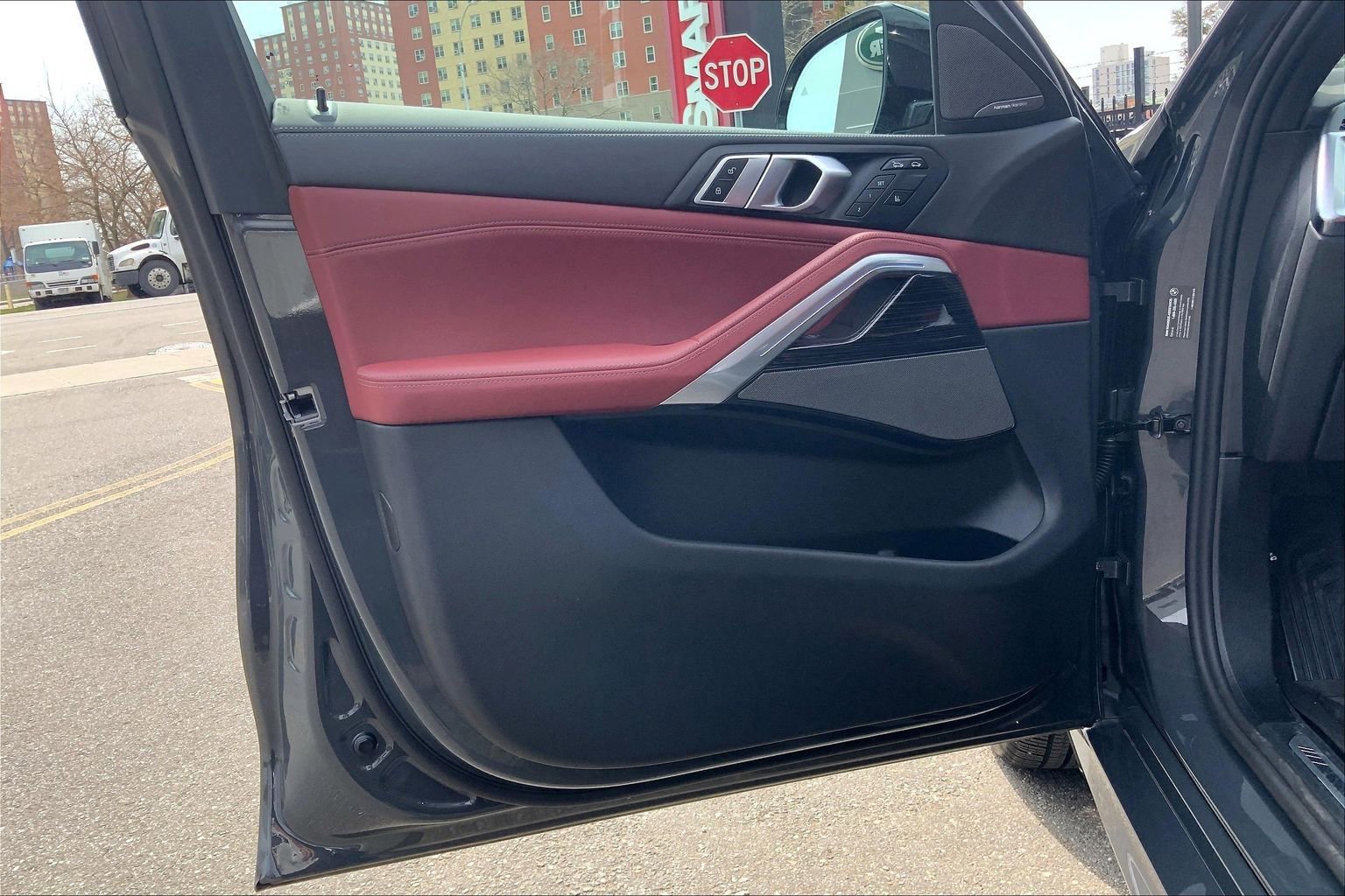 Used 2026 BMW X6 xDrive40i w/ Climate Comfort Package image 21