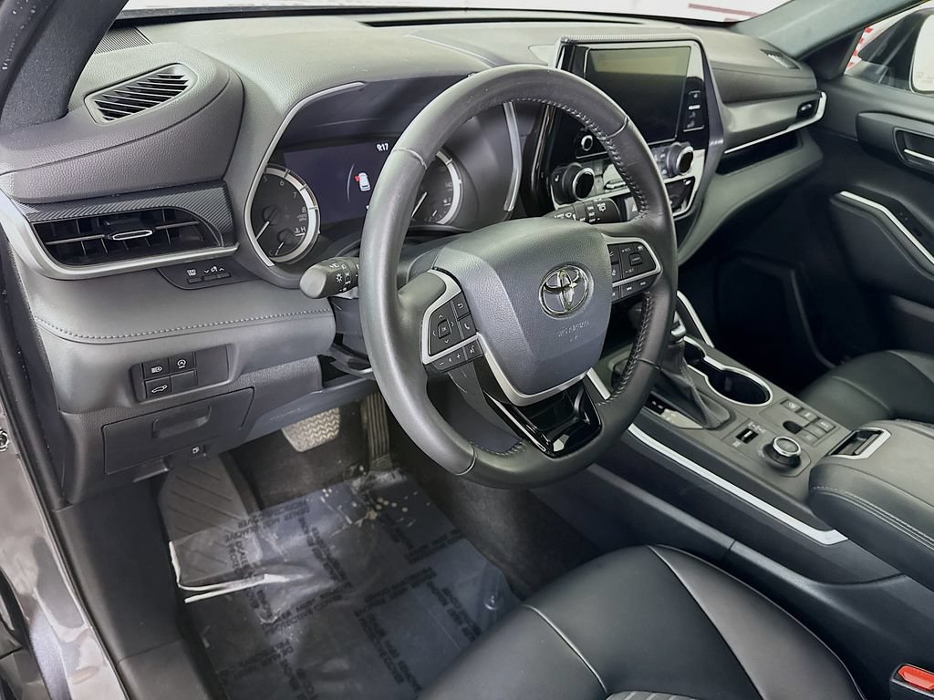 Used 2023 Toyota Highlander XSE AWD/4WD image 19
