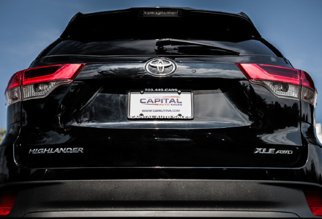 Used 2019 Toyota Highlander XLE AWD/4WD image 24
