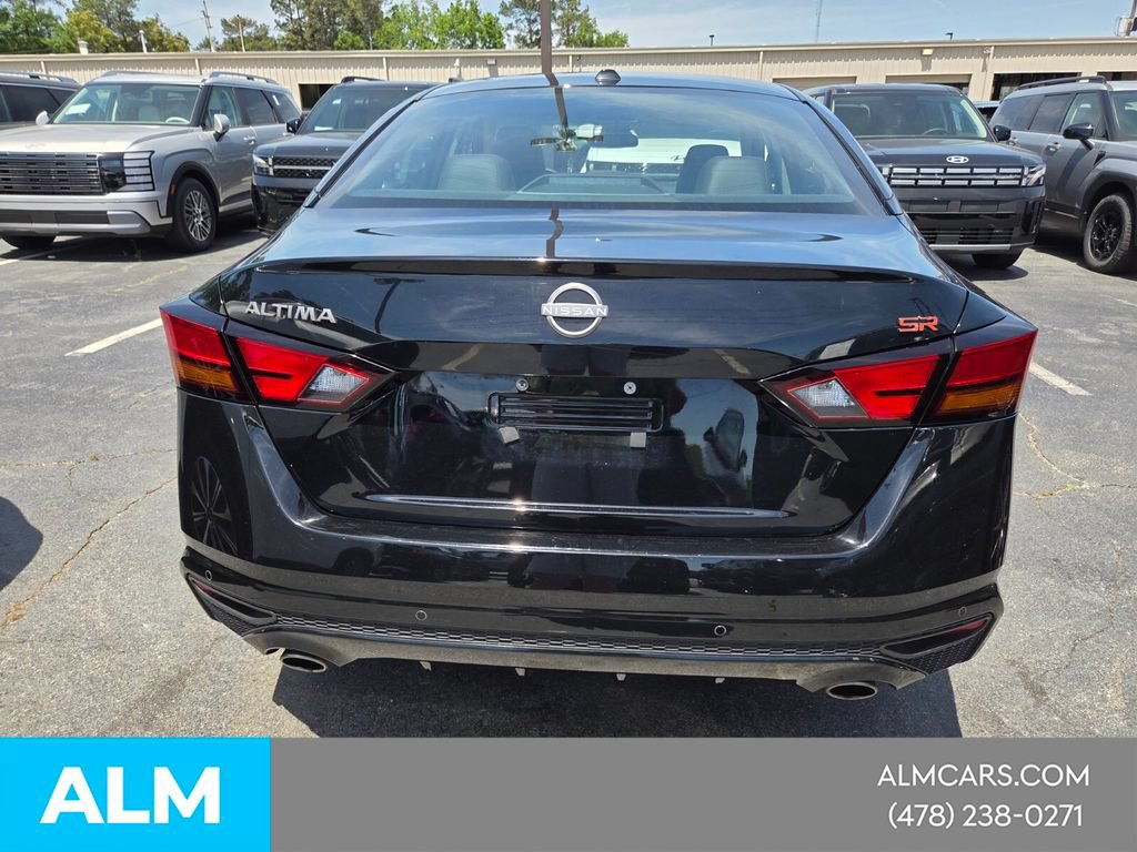 Used 2025 Nissan Altima 2.5 SR FWD image 11