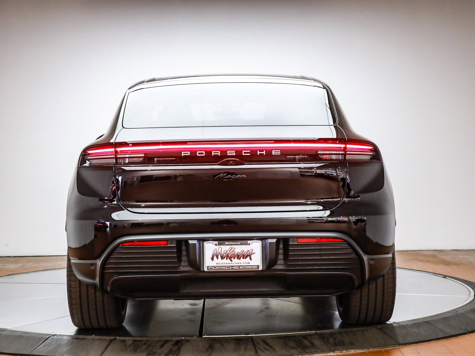 Used 2025 Porsche Macan Electric image 10