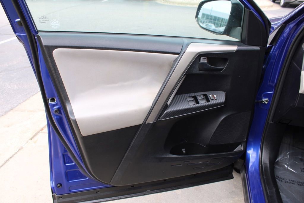 Used 2015 Toyota RAV4 LE image 14