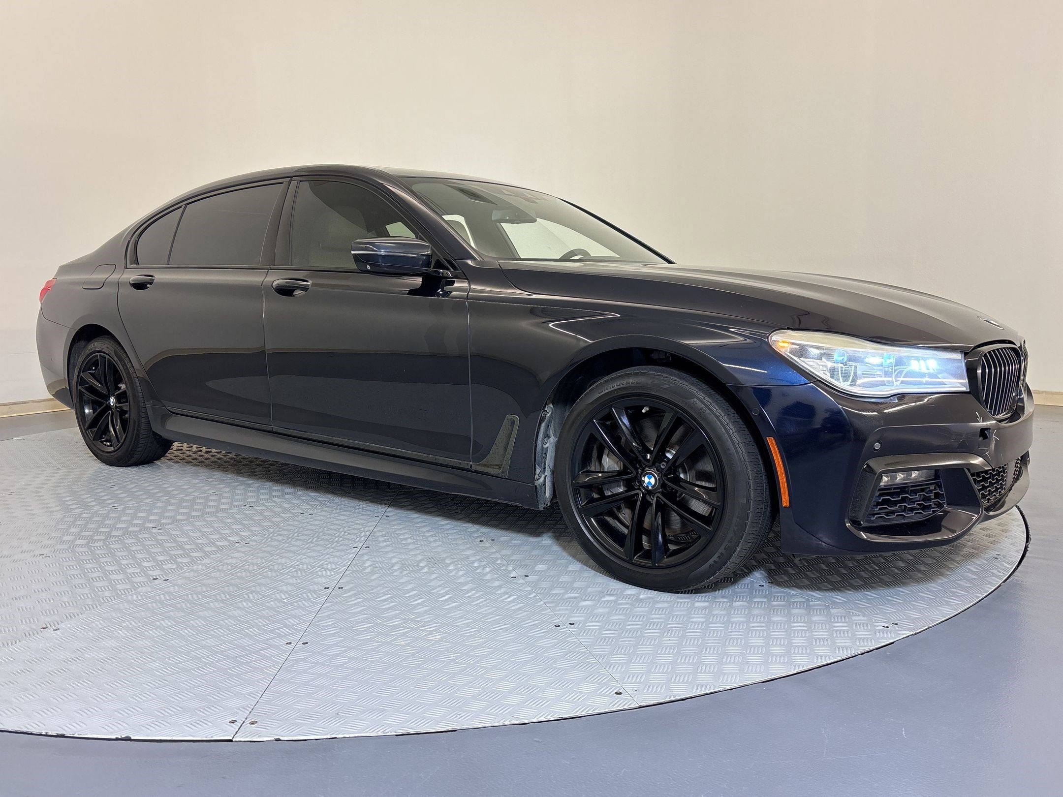 Used 2016 BMW 750i image 7
