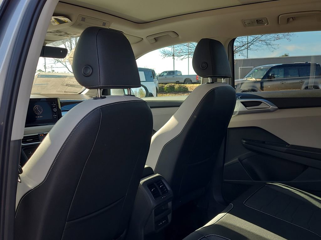 New 2026 Volkswagen Taos SE image 13