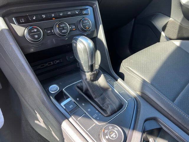 Used 2020 Volkswagen Tiguan SE AWD/4WD image 28