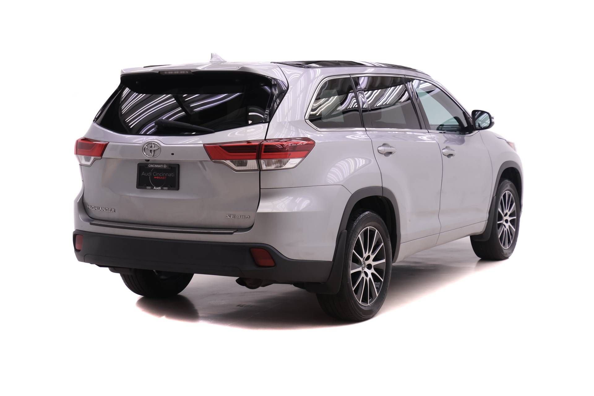 Used 2018 Toyota Highlander SE AWD/4WD image 4