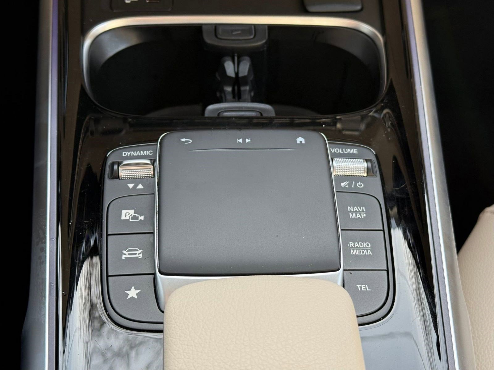 Used 2022 Mercedes-Benz GLB 250 w/ Premium Package Lite image 26