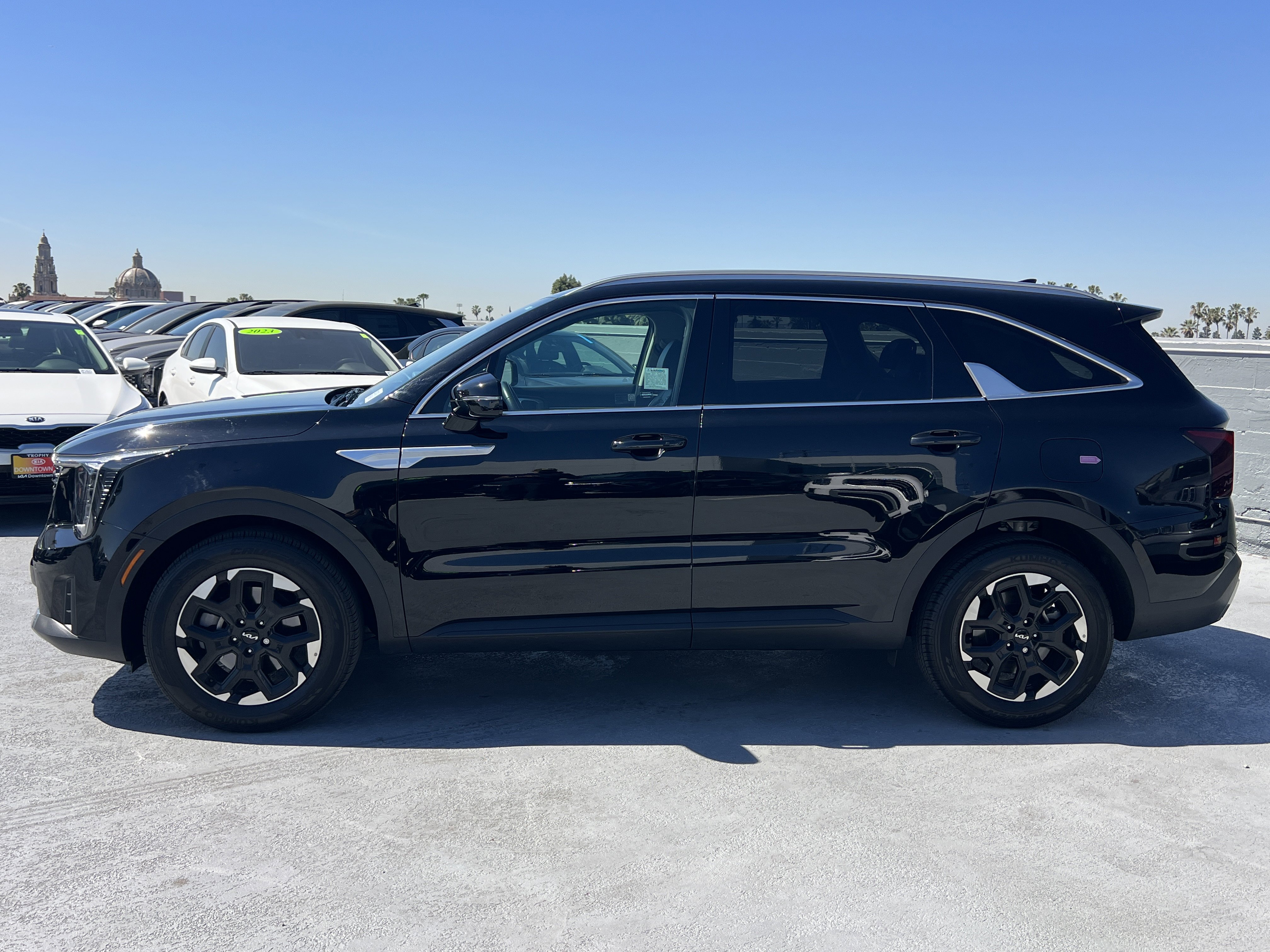 Certified 2025 Kia Sorento S image 3