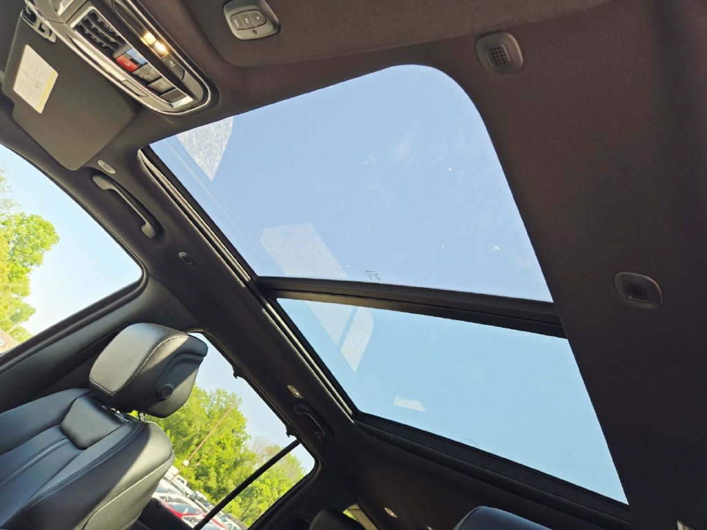 New 2026 Jeep Grand Wagoneer Limited AWD/4WD image 12