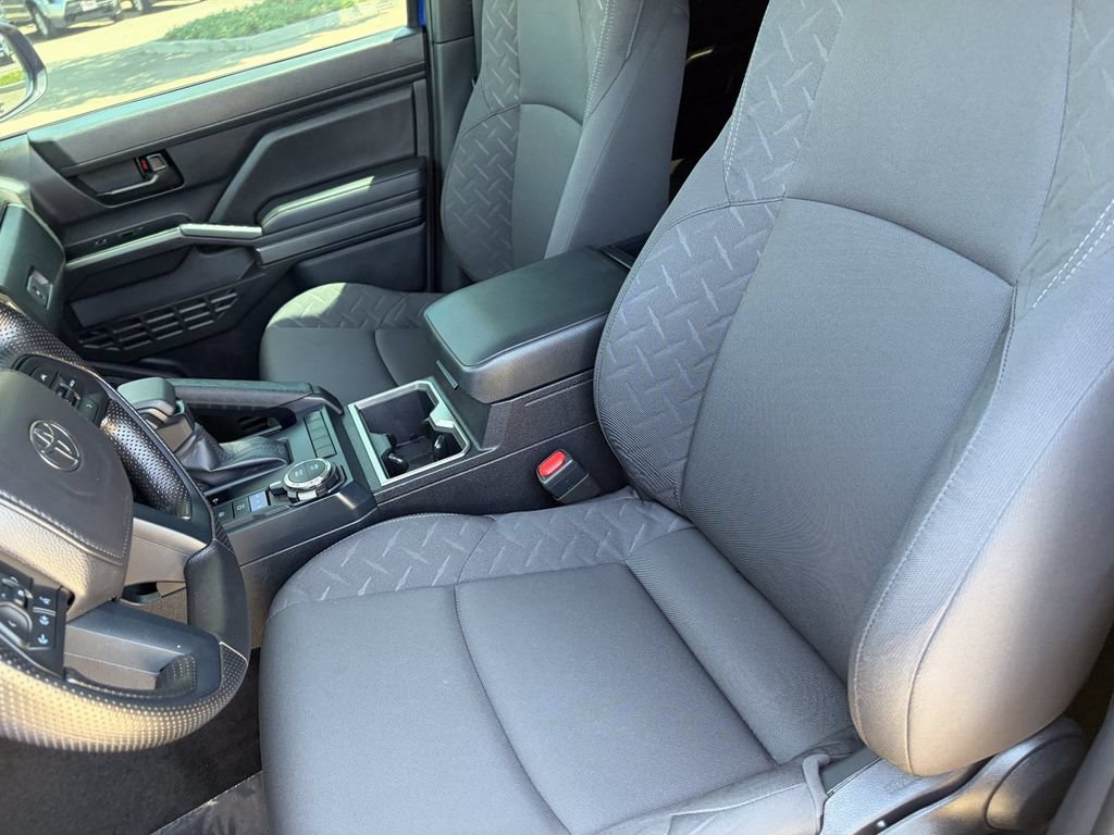 Certified 2025 Toyota Tacoma SR5 AWD/4WD image 23