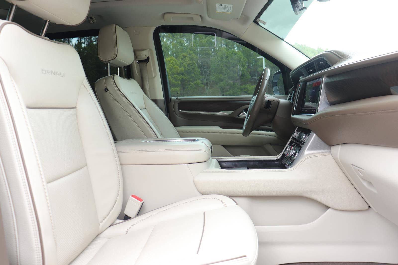 Used 2021 GMC Yukon Denali w/ Denali Premium Package image 21
