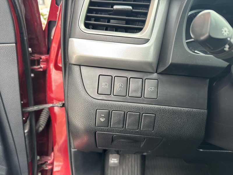 Used 2019 Toyota Highlander SE AWD/4WD image 11