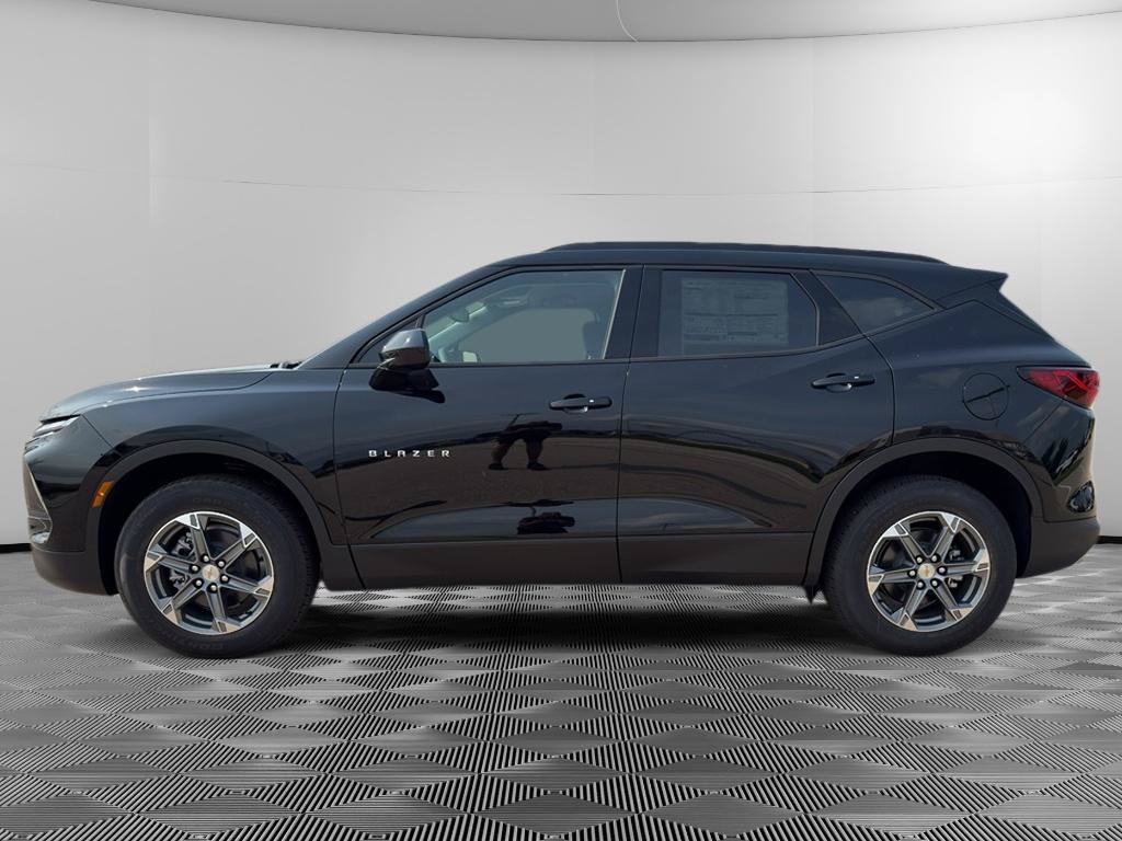 New 2026 Chevrolet Blazer LT w/ Convenience Package AWD/4WD image 2