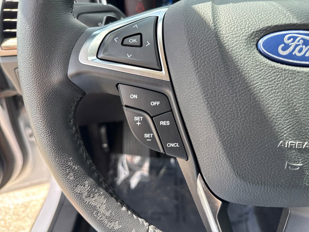 Used 2018 Ford Fusion SE w/ Fusion SE Technology Package image 14
