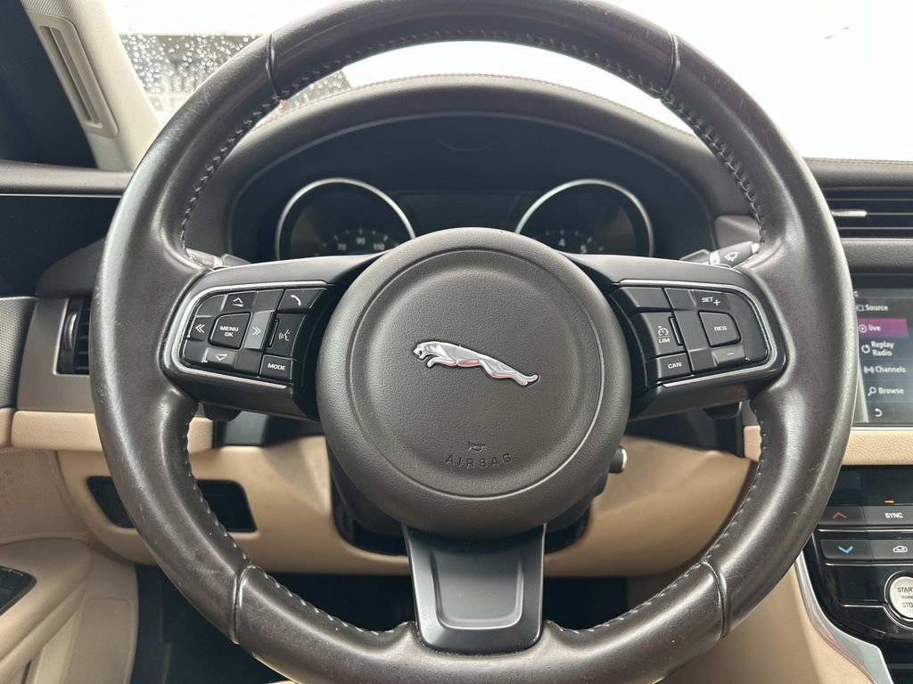 Used 2017 Jaguar XF Premium RWD image 20