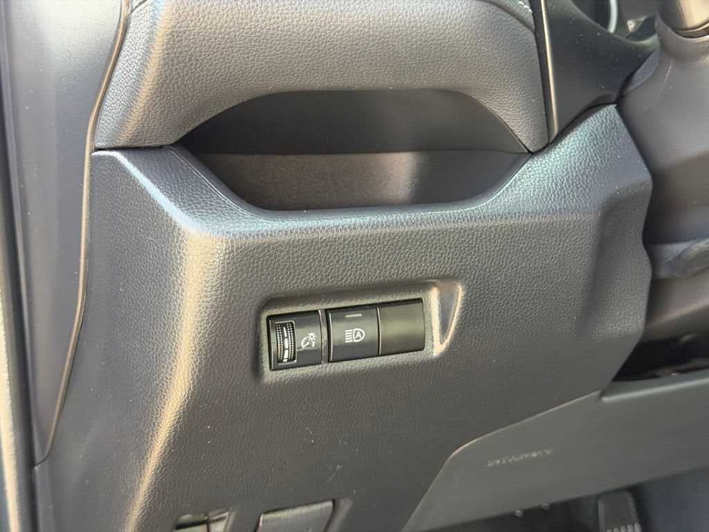 Used 2022 Toyota RAV4 LE AWD/4WD image 23
