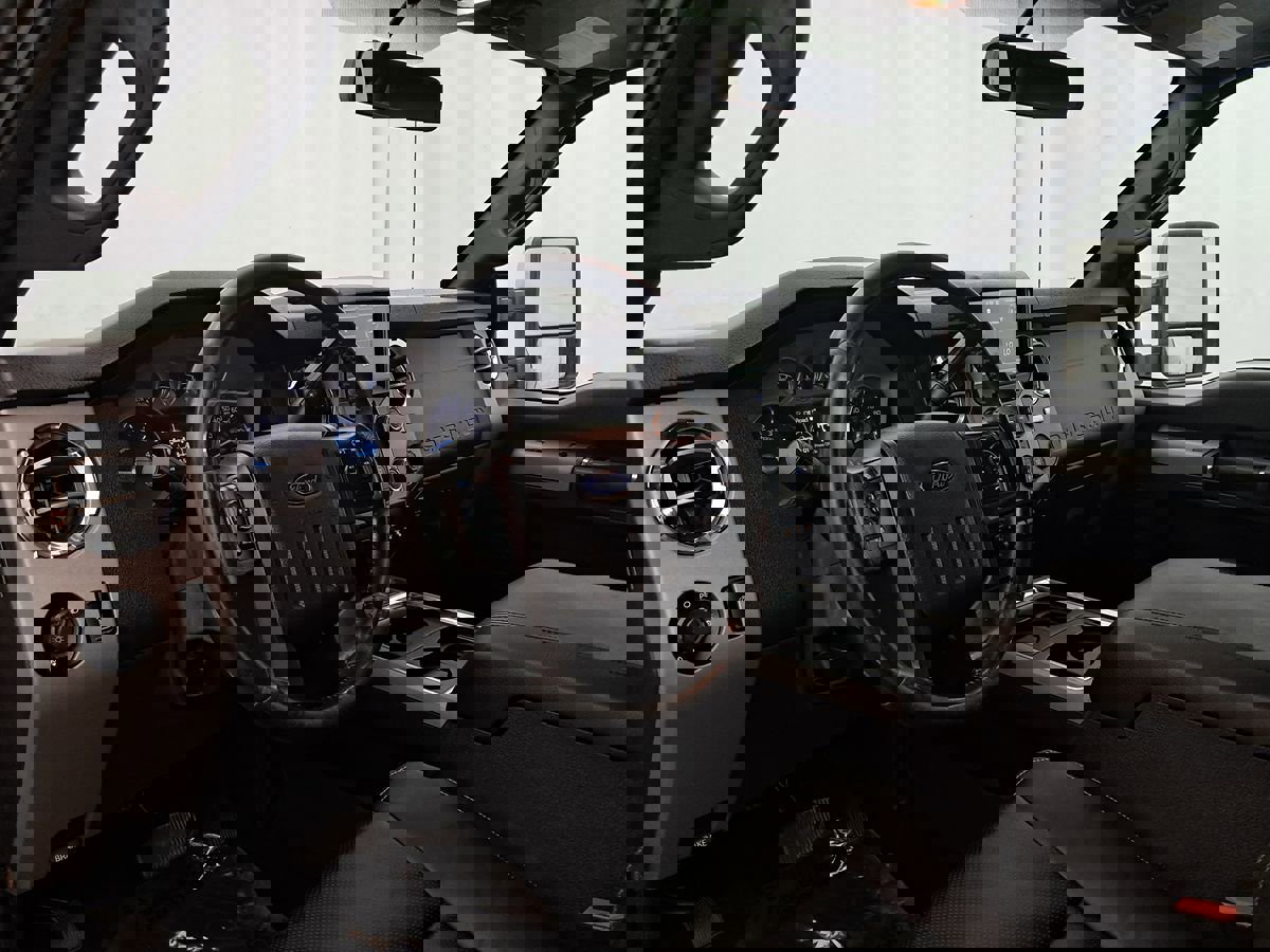 Used 2015 Ford F350 Lariat w/ Chrome Package image 9