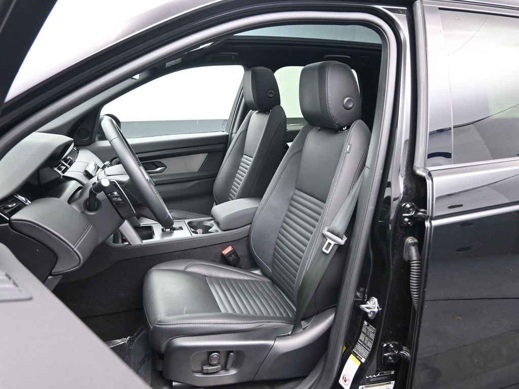 Used 2025 Land Rover Discovery Sport Dynamic SE image 19