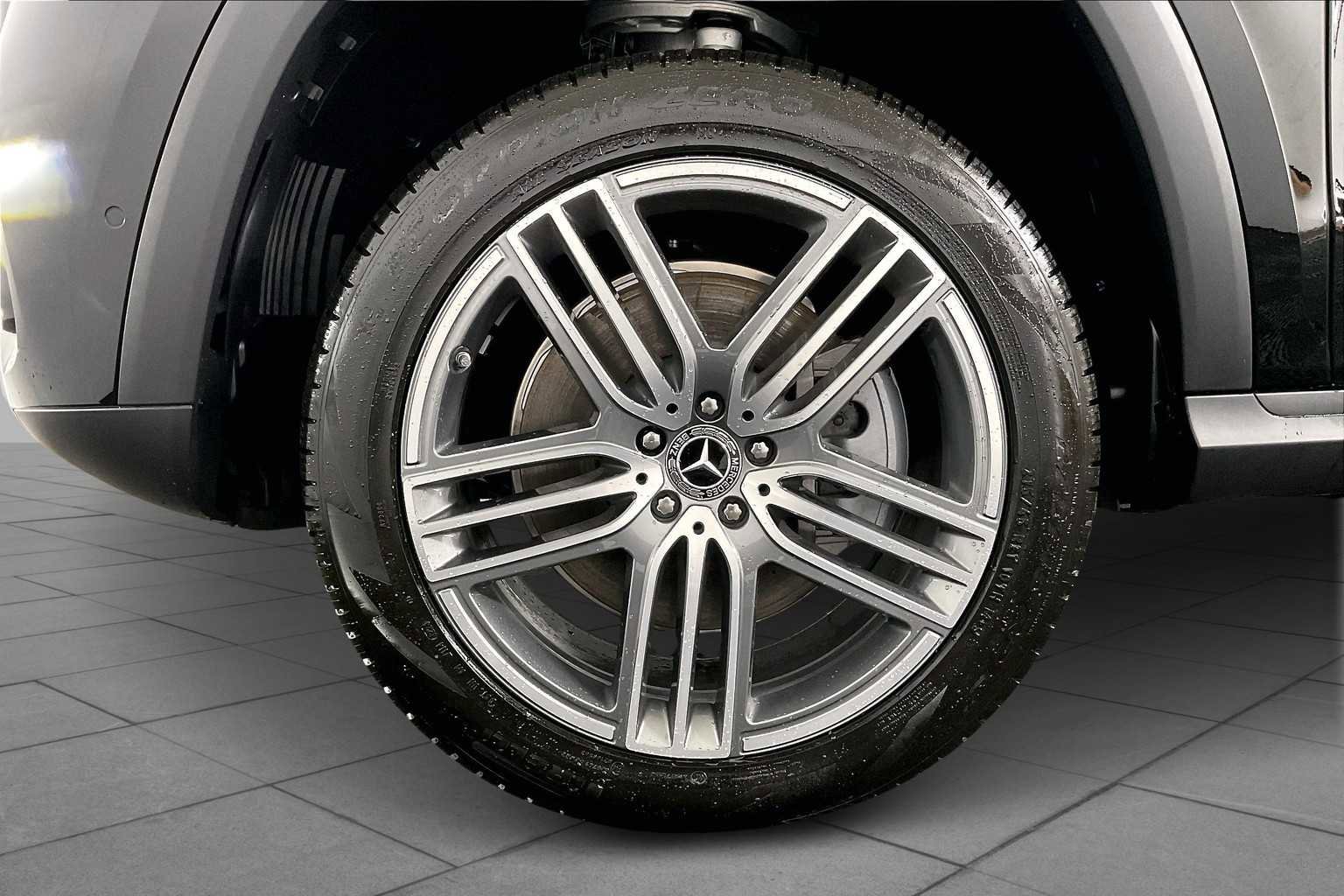 Used 2025 Mercedes-Benz GLS 450 4MATIC image 16