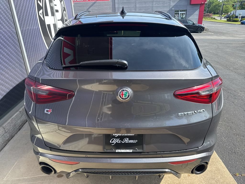Used 2022 Alfa Romeo Stelvio Veloce AWD/4WD image 11