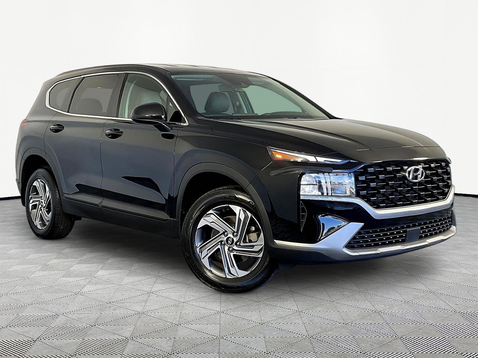Used 2023 Hyundai Santa Fe SE AWD/4WD image 3
