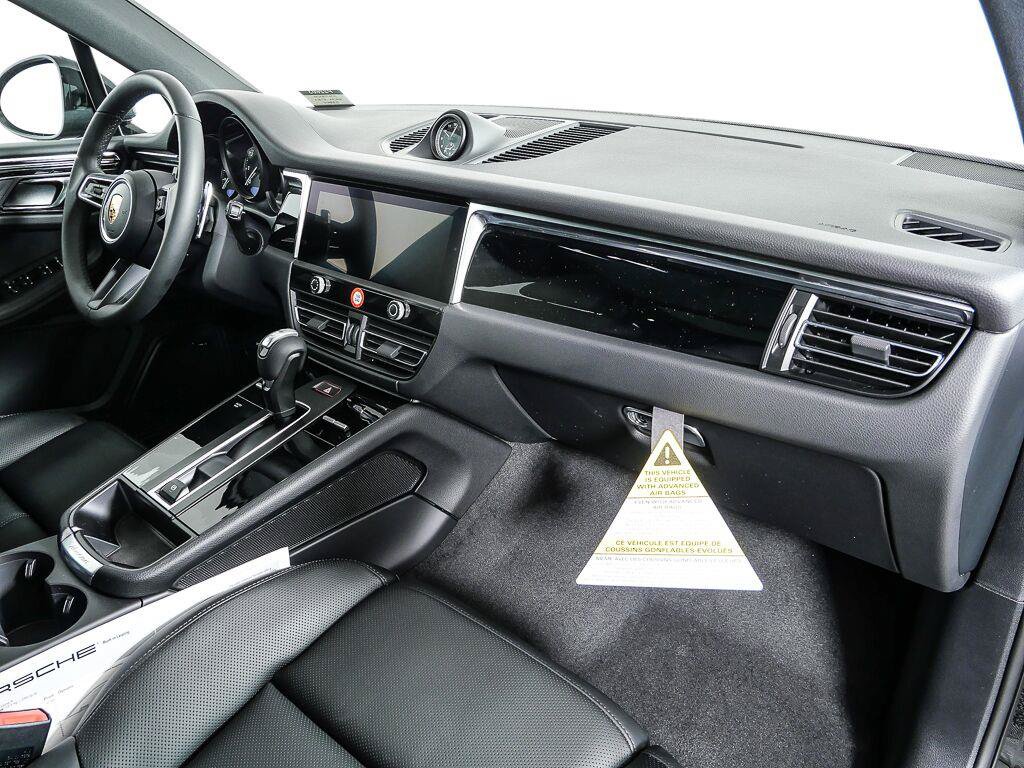 Certified 2026 Porsche Macan Turbo AWD/4WD image 25