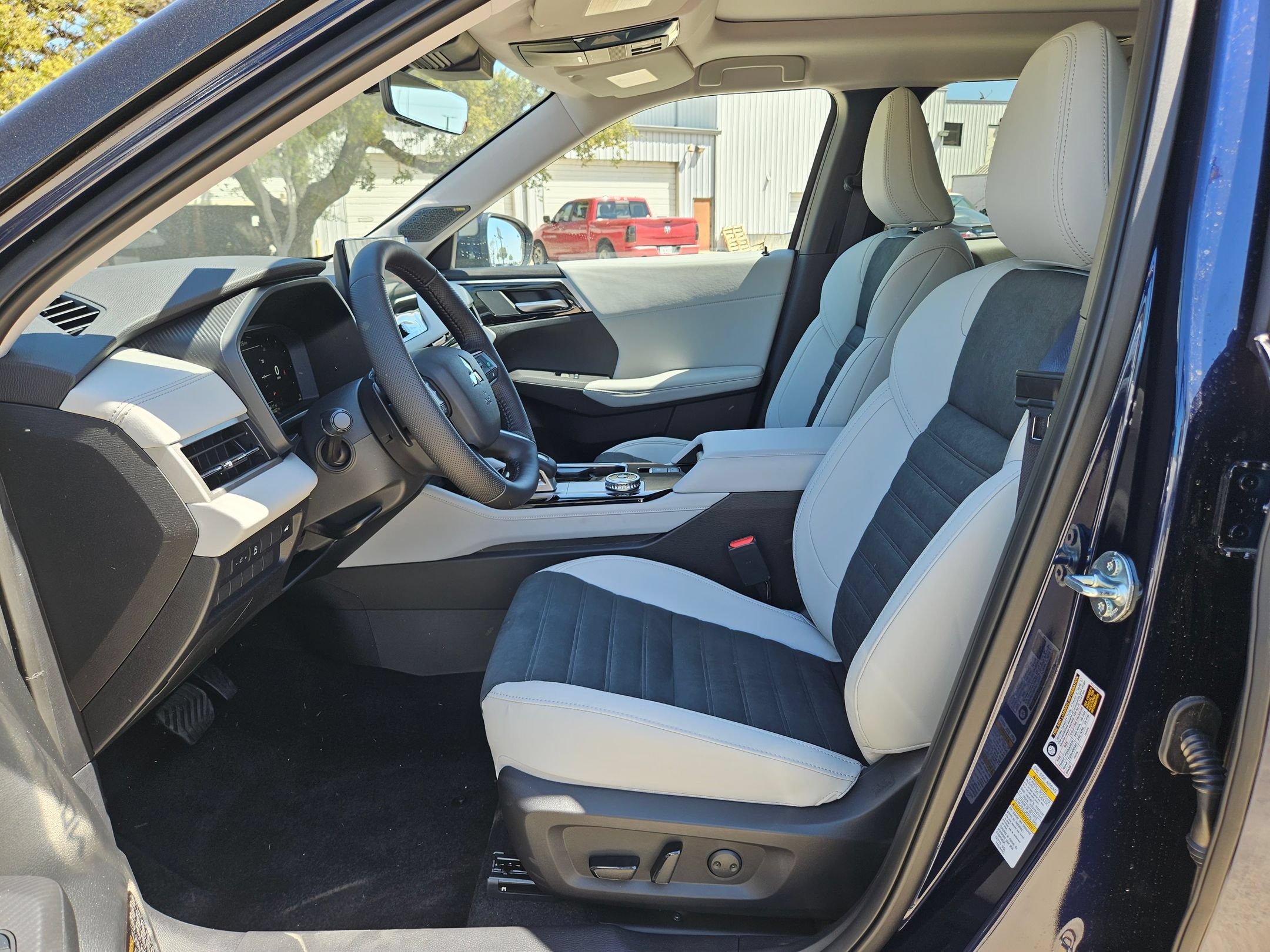 New 2026 Mitsubishi Outlander SE FWD image 9