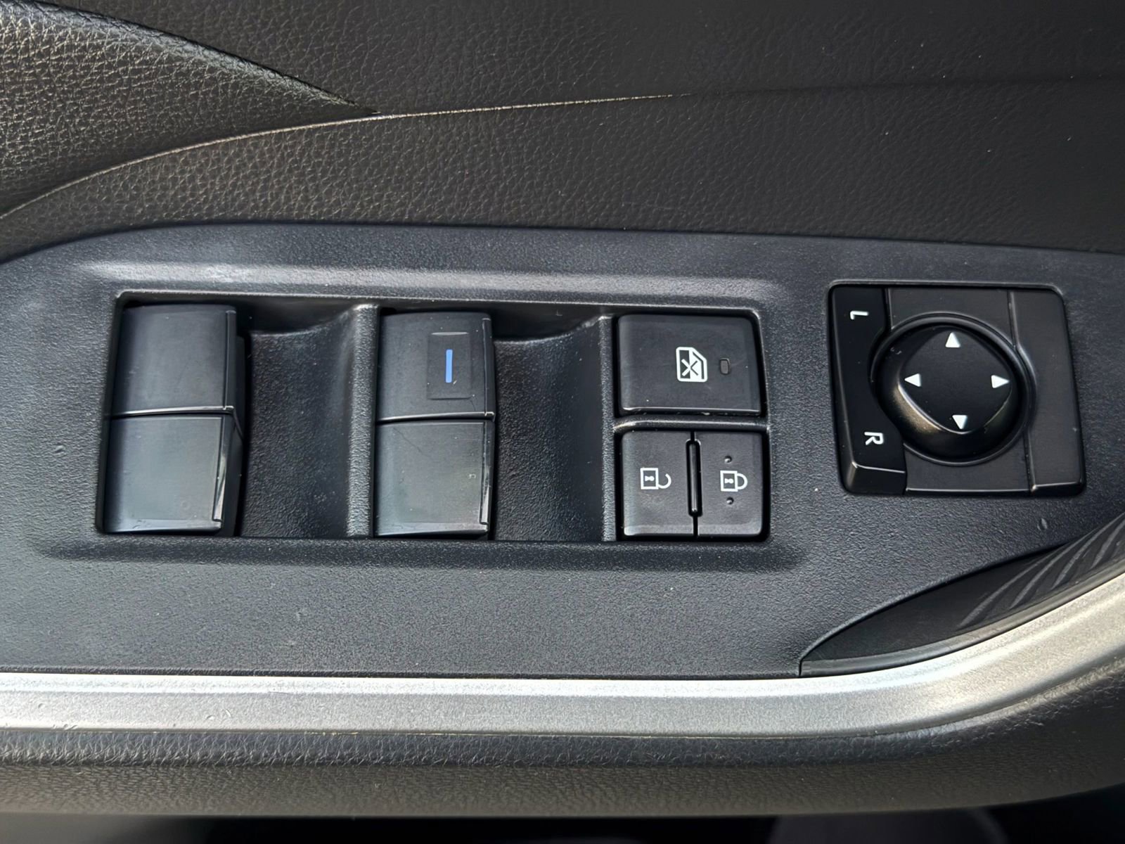 Used 2019 Toyota RAV4 XLE w/ Convenience Package FWD image 24