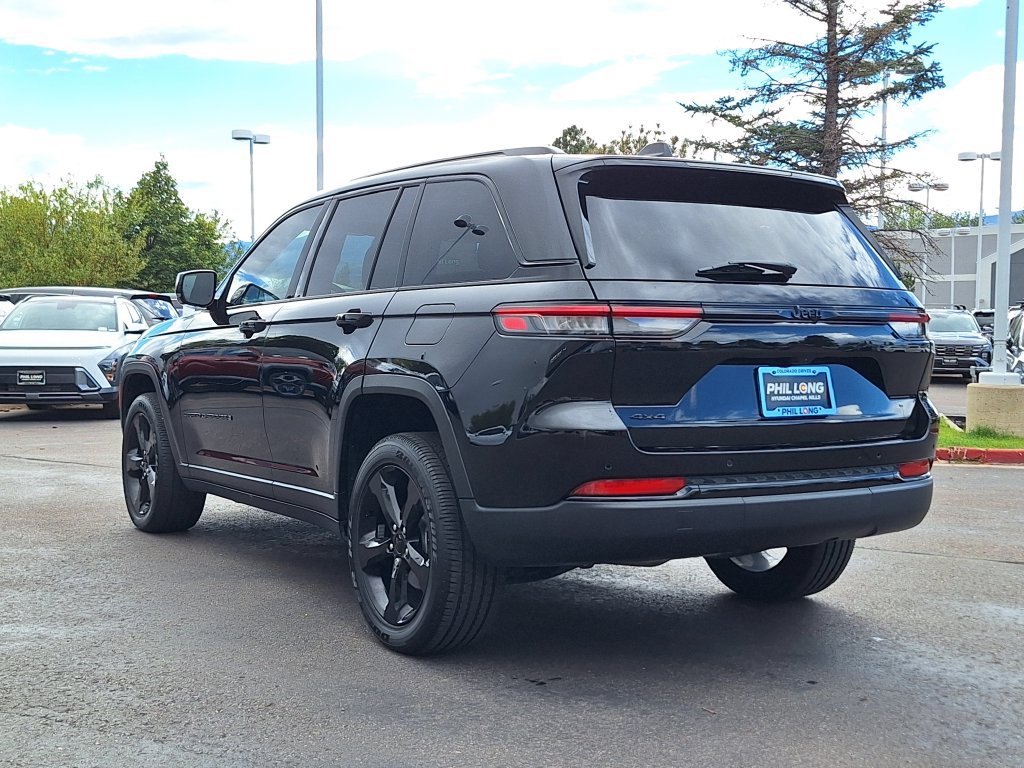 Used 2023 Jeep Grand Cherokee Altitude AWD/4WD image 5
