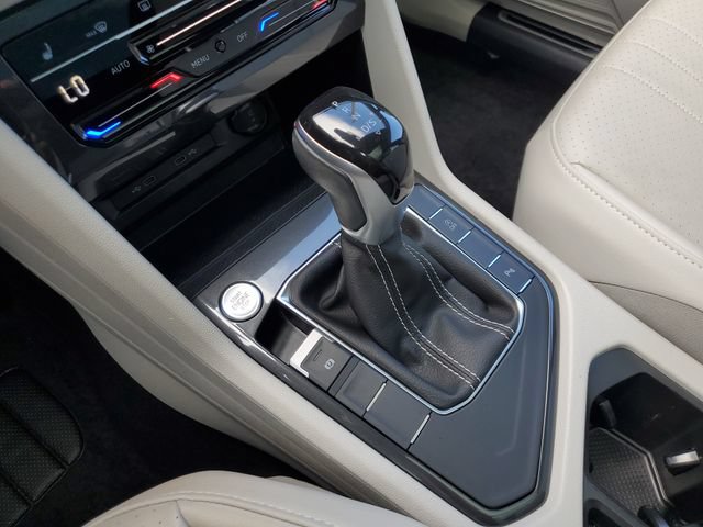 Certified 2024 Volkswagen Tiguan SE R-Line FWD image 30
