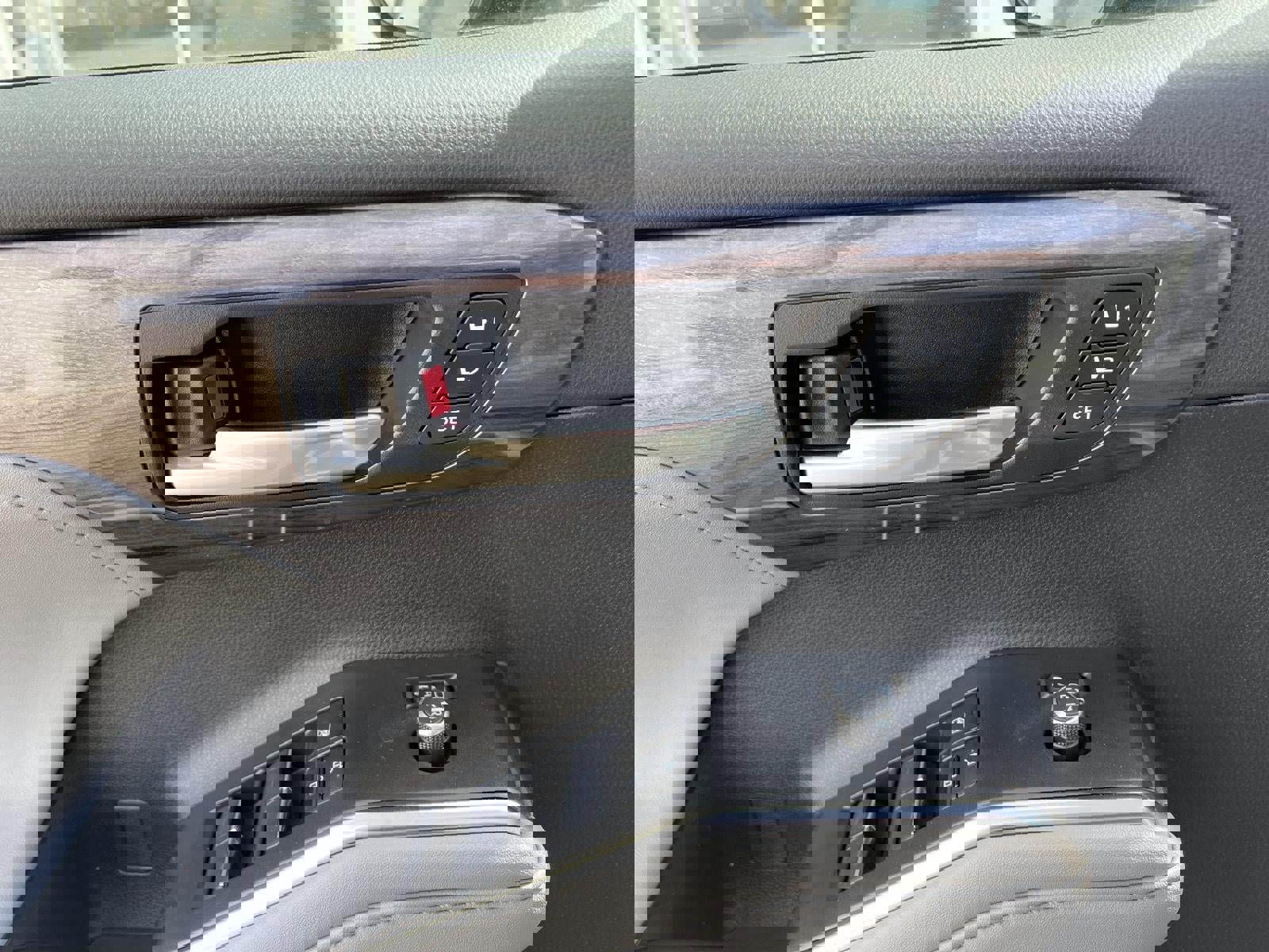 Used 2023 Toyota Highlander Limited image 19