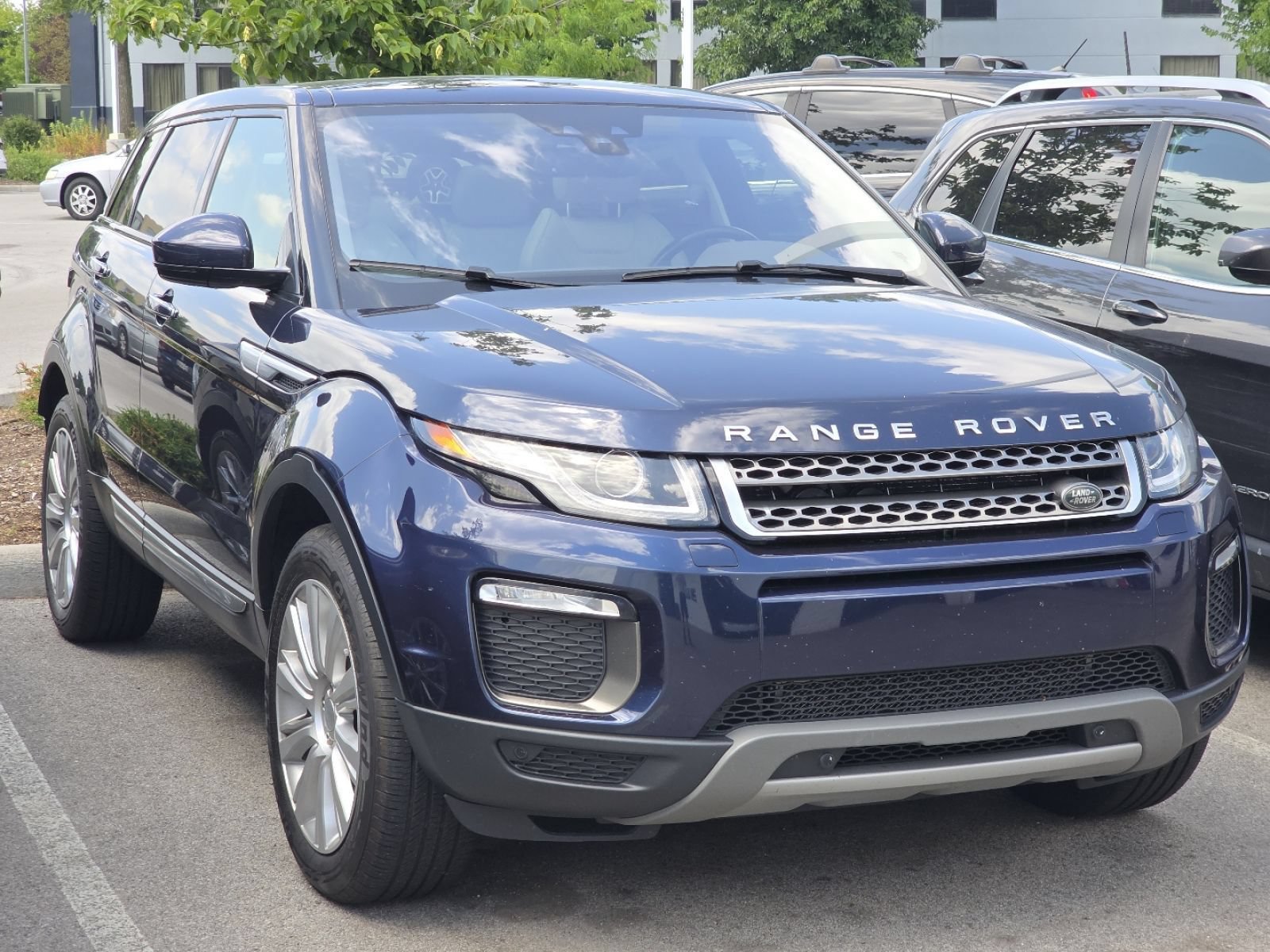 Used 2017 Land Rover Range Rover Evoque HSE AWD/4WD image 2