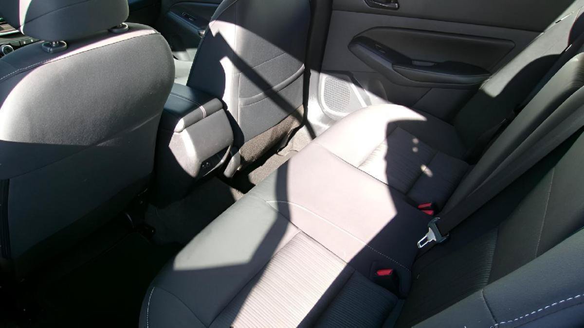 Used 2025 Nissan Altima 2.5 SV FWD image 9
