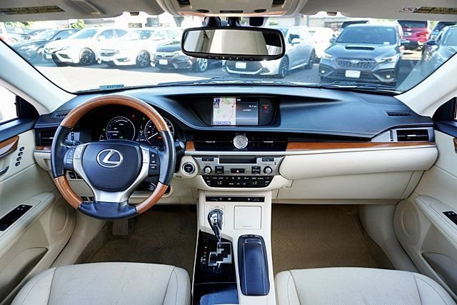 Used 2014 Lexus ES 300h w/ Luxury Package w/Bamboo Trim FWD image 29