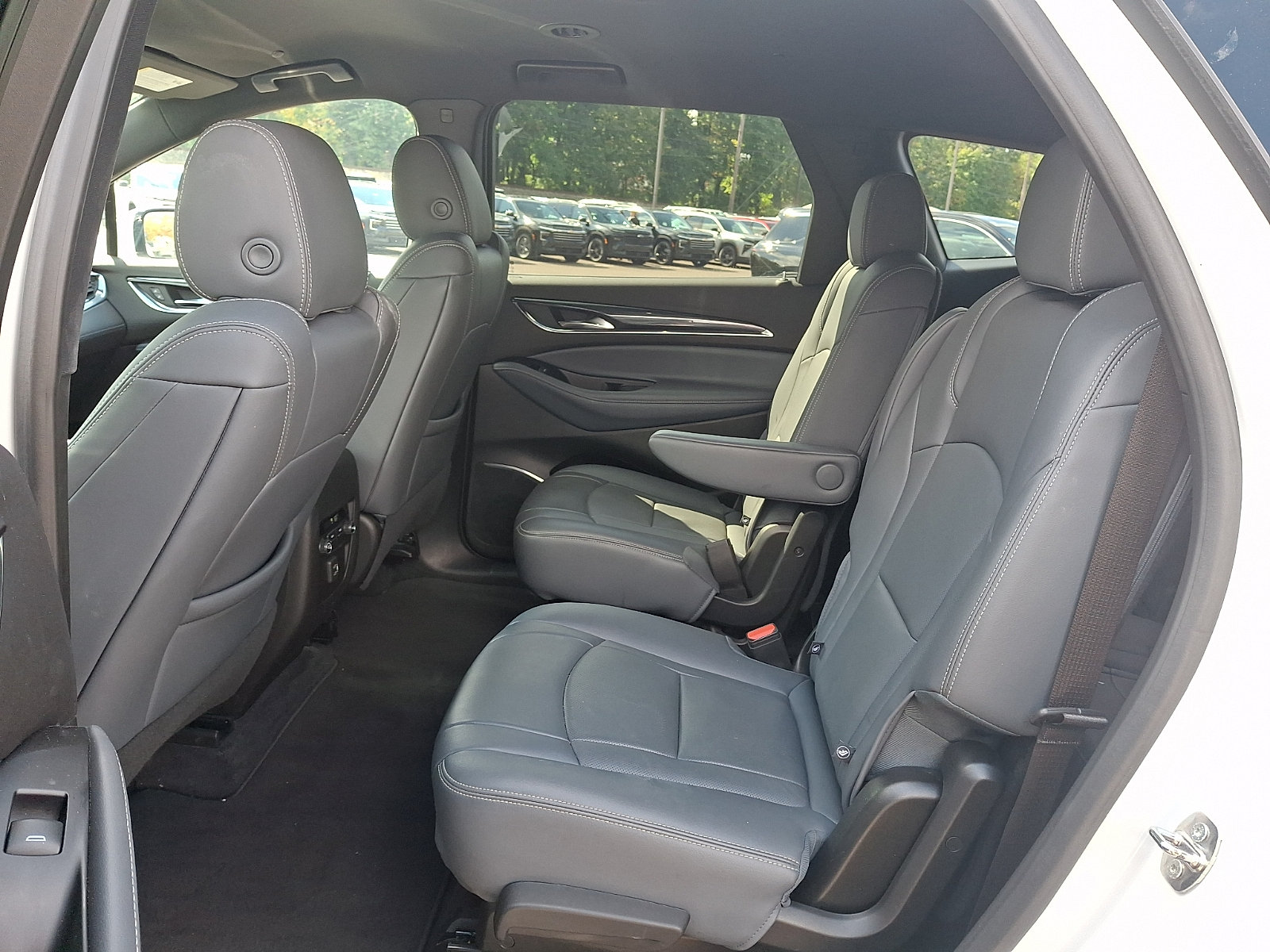 Used 2023 Buick Enclave Essence AWD/4WD image 11
