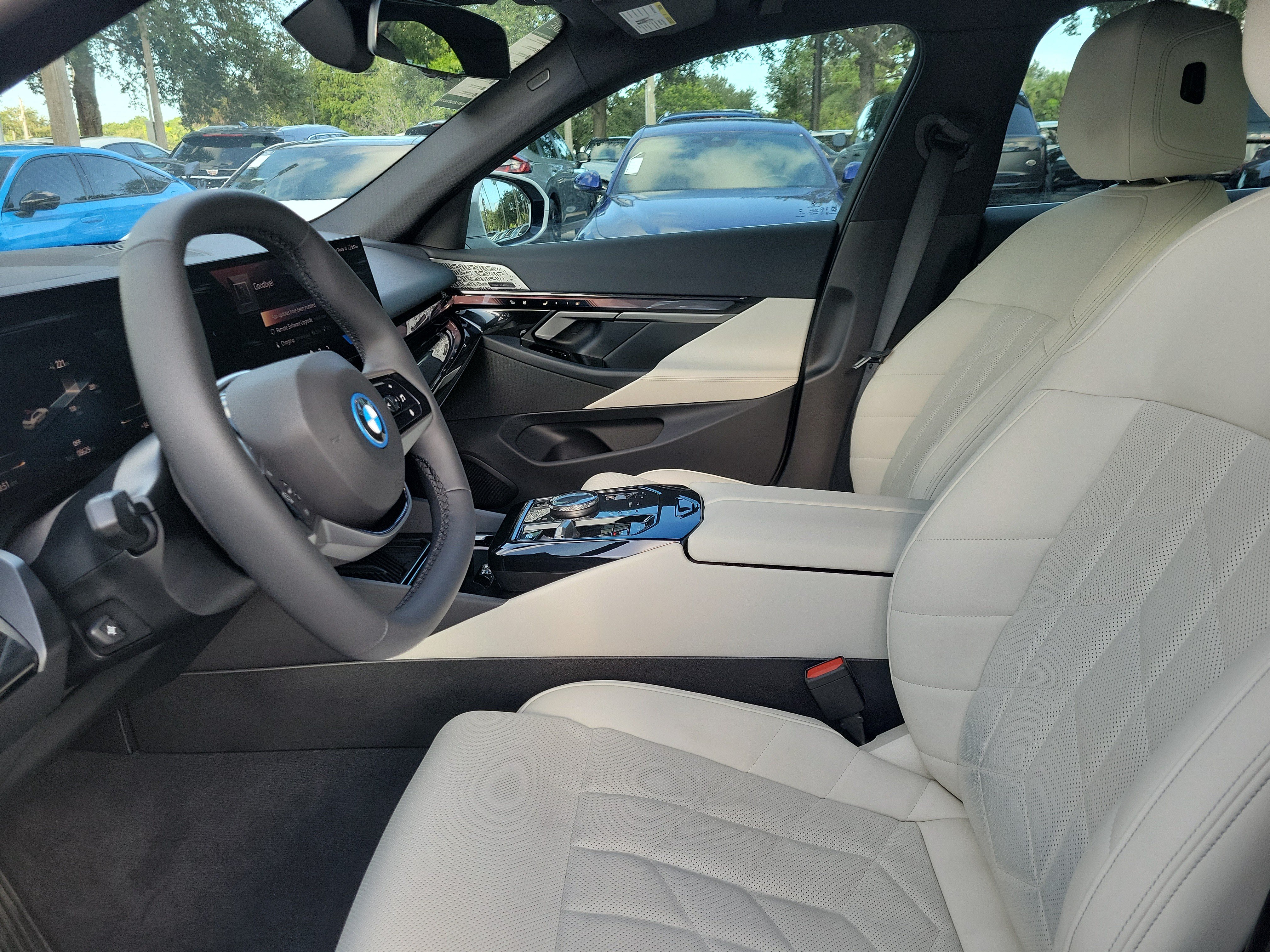 Used 2026 BMW i5 eDrive40 w/ Premium Package RWD image 13