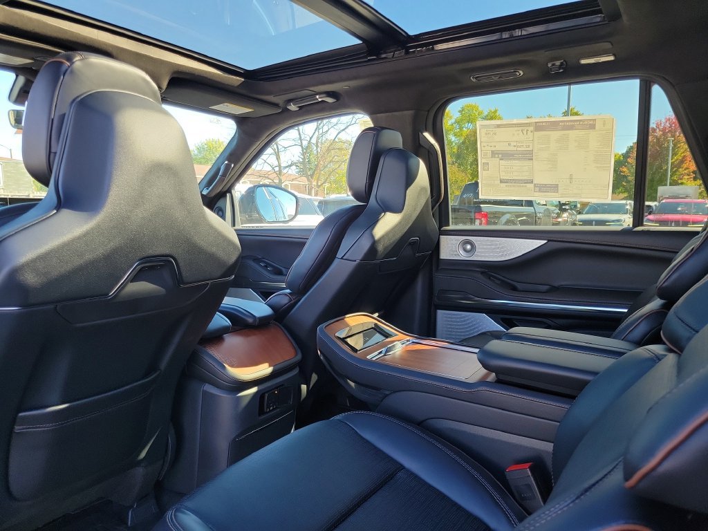New 2027 Lincoln Navigator L Black Label AWD/4WD image 17