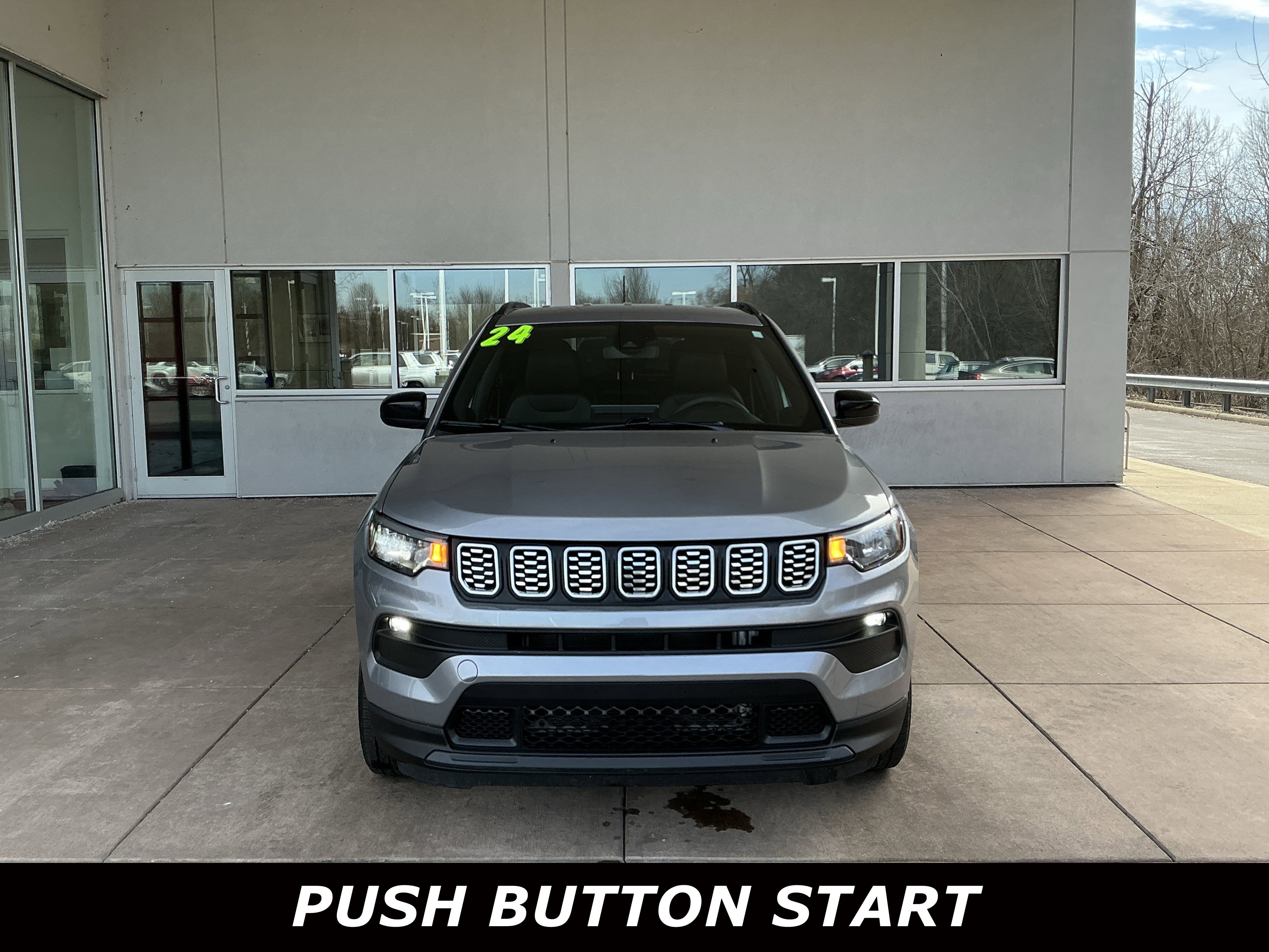 Used 2024 Jeep Compass Latitude w/ Altitude Special Edition image 2
