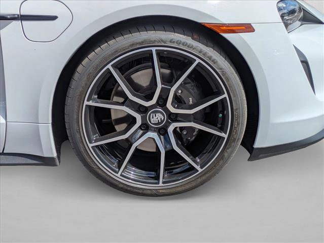 Used 2024 Porsche Taycan image 23