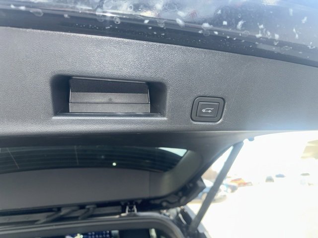 Used 2025 Chevrolet Traverse LT image 37