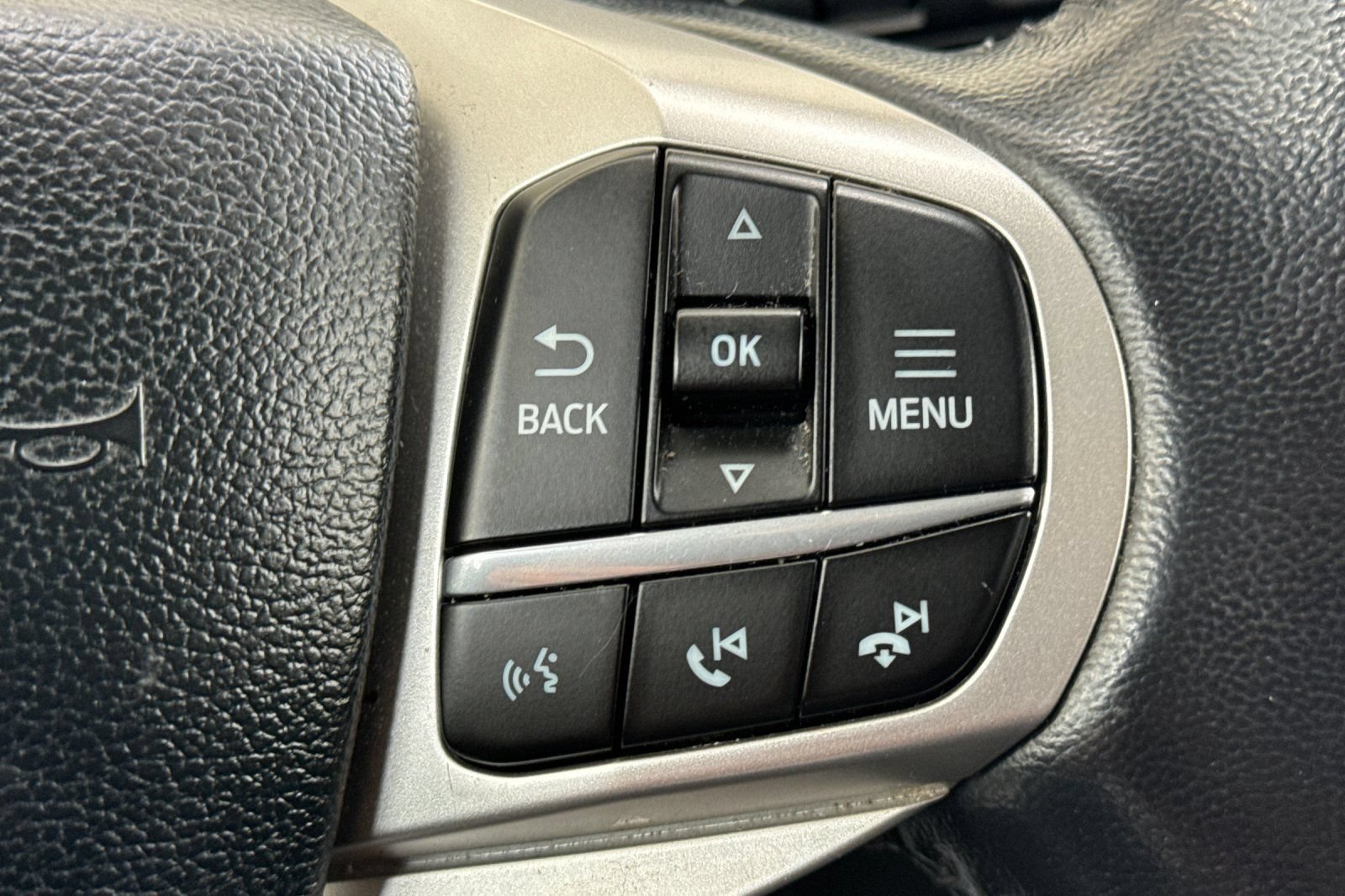 Used 2022 Ford Explorer XLT AWD/4WD image 25