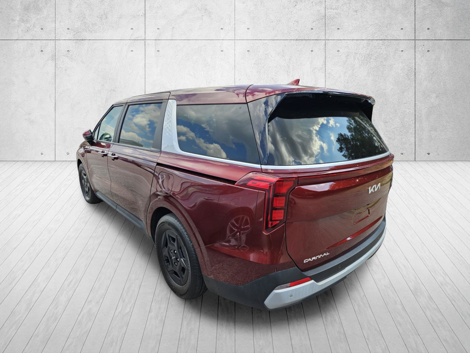 Used 2025 Kia Carnival FWD image 9