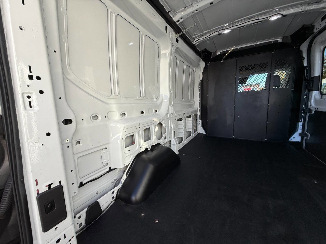 Used 2018 Ford Transit 250 130 Medium Roof image 26