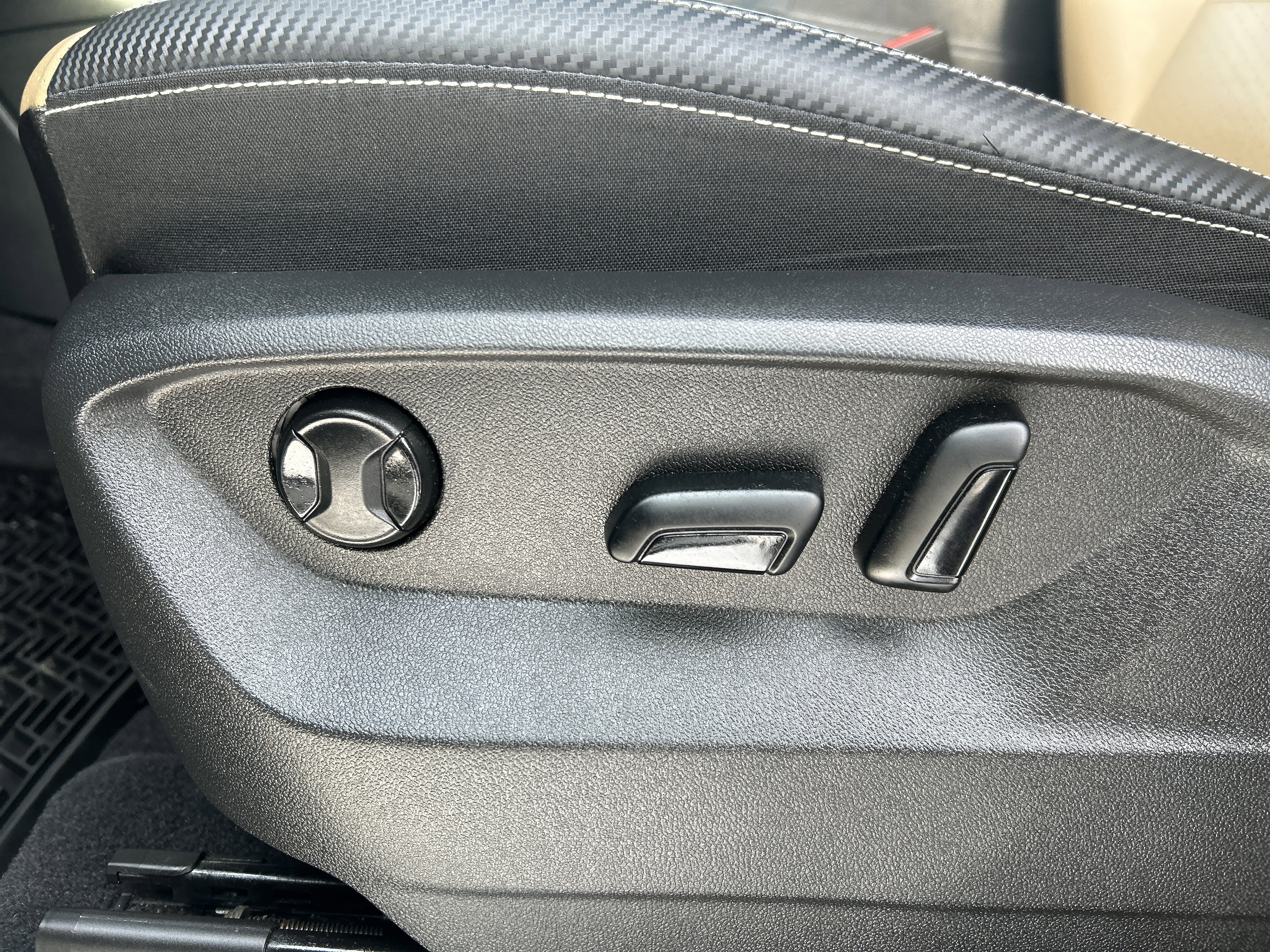 Used 2023 Volkswagen Atlas Cross Sport SE image 10