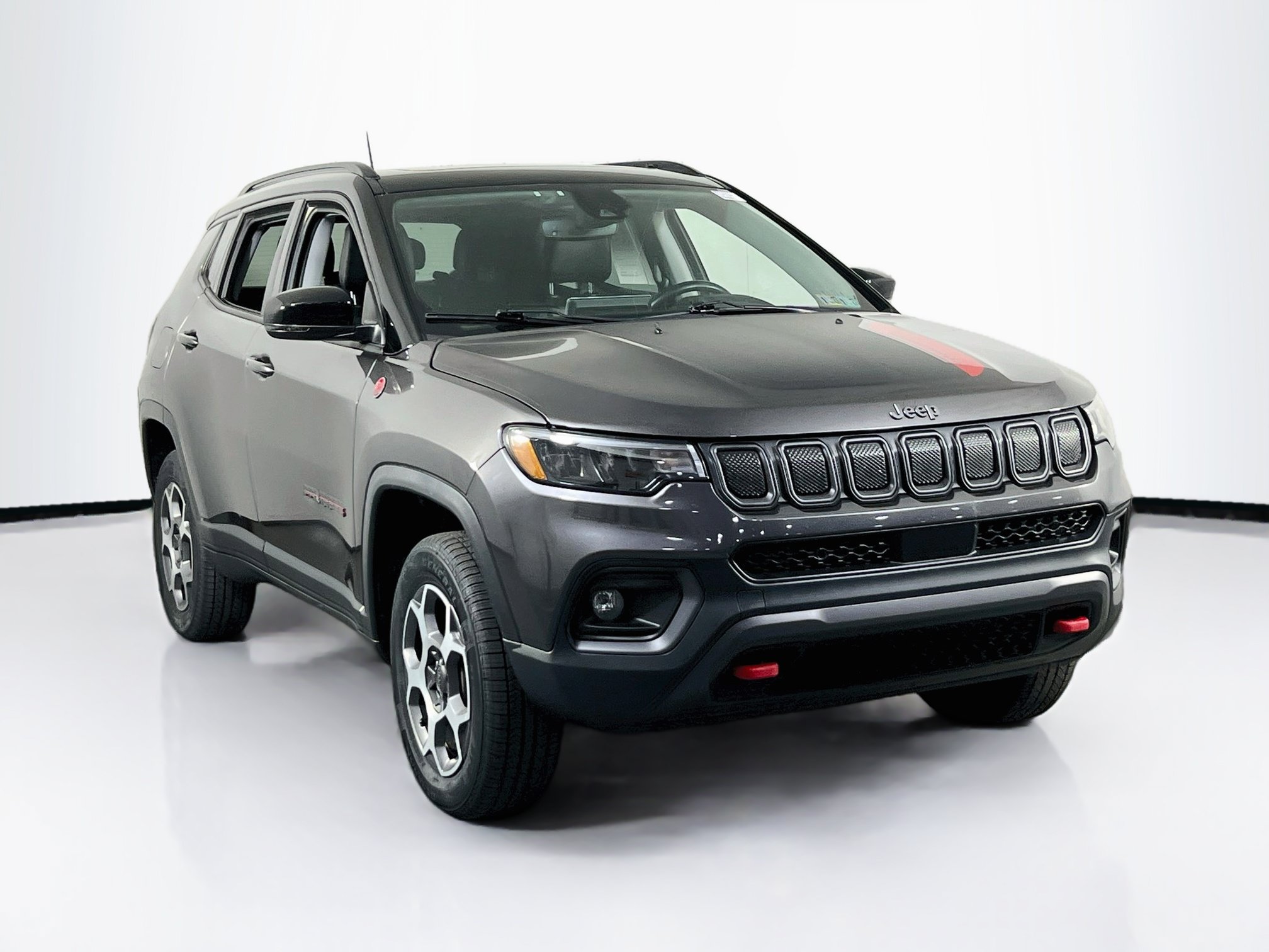 Used 2022 Jeep Compass Trailhawk w/ Sun and Sound Group AWD/4WD image 3