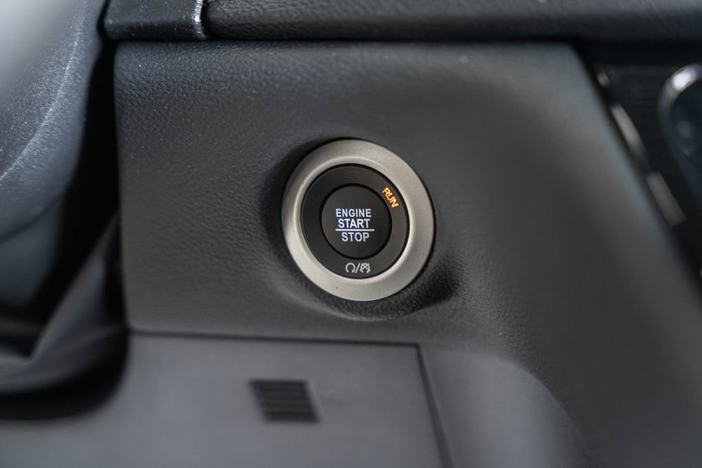 New 2026 Chrysler Pacifica Select AWD/4WD image 24