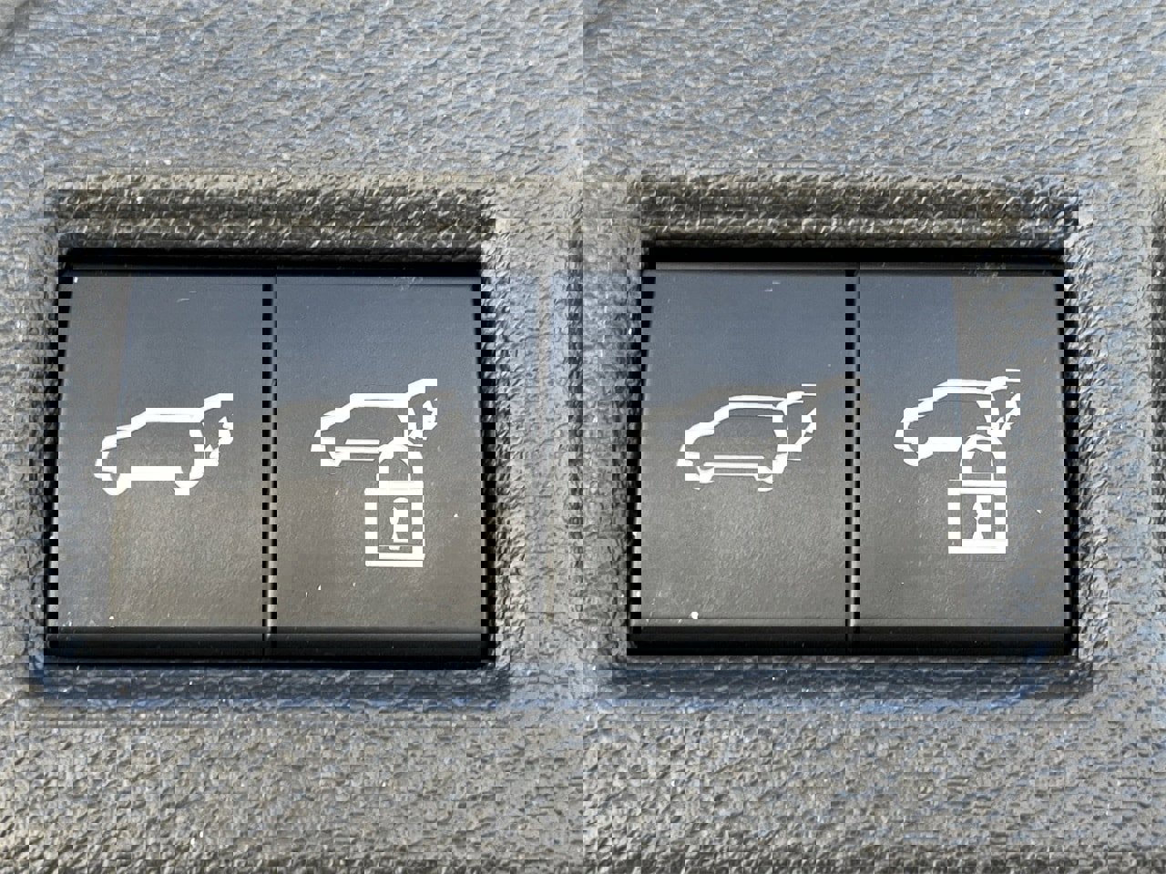 Used 2021 Toyota Venza LE image 28