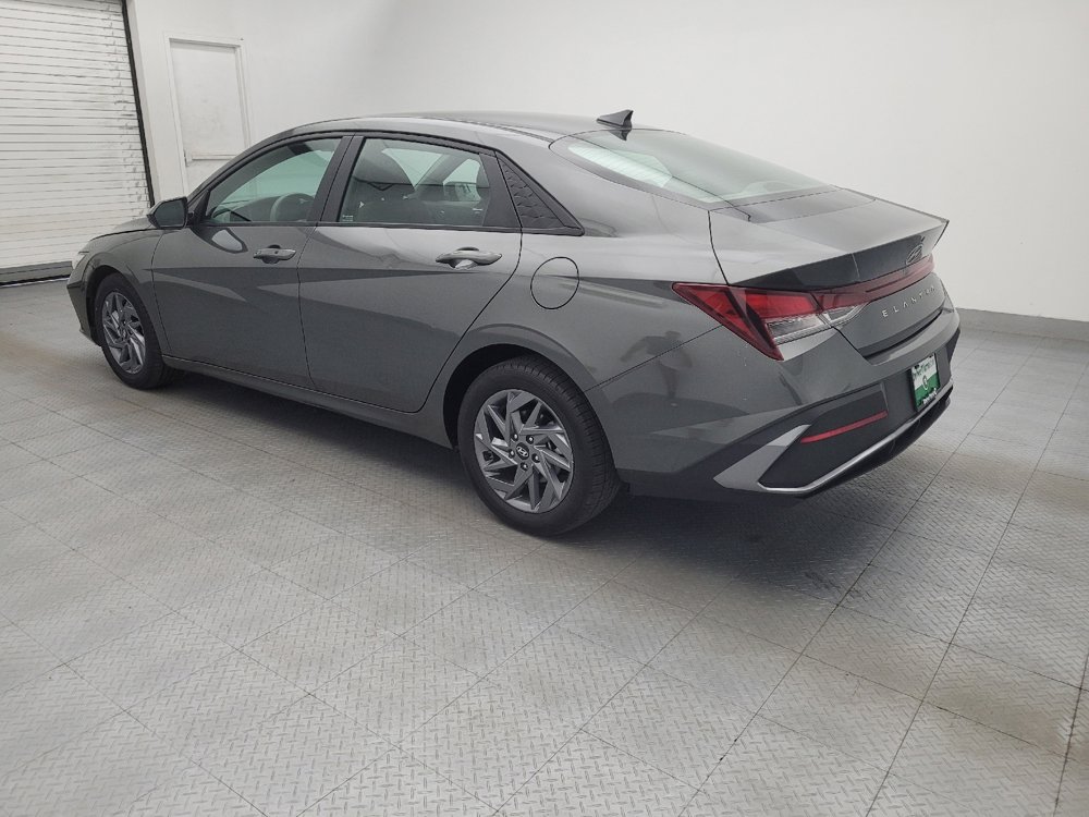 Used 2024 Hyundai Elantra SEL FWD image 3